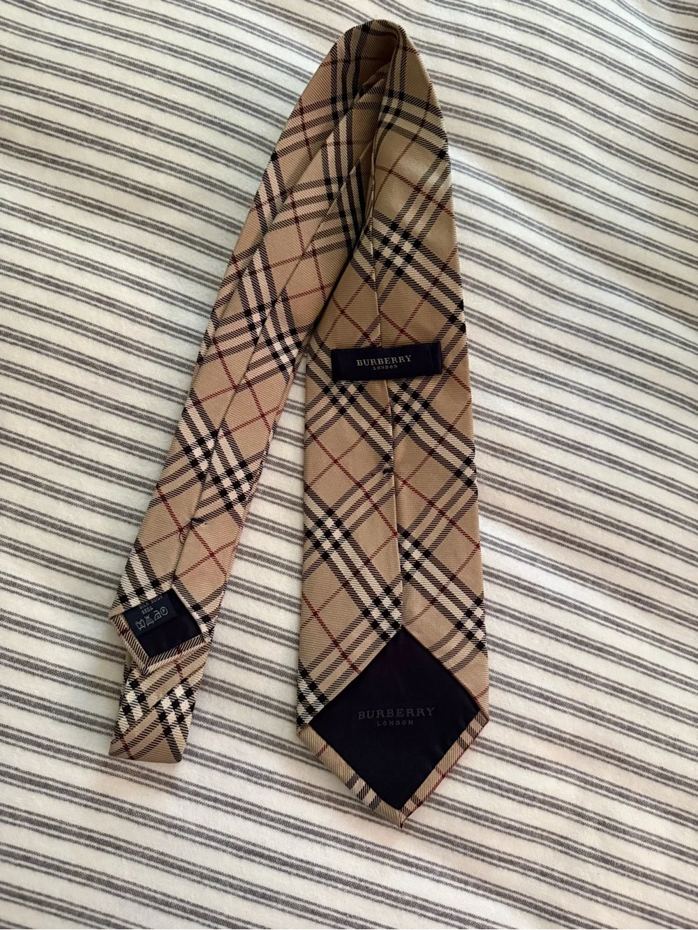 Burberry elegant tie